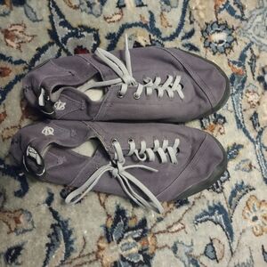purple lace up climbing shoes from evolv trax women's size 8
